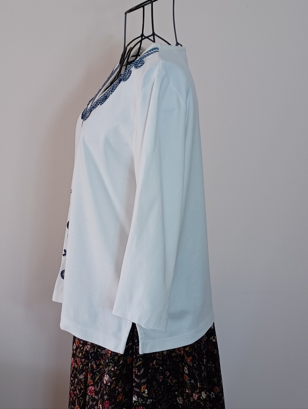 Alfred Dunner Petite White V- Neck Top With Blue Embroidery & Studs- Size MP - Picture 3 of 7